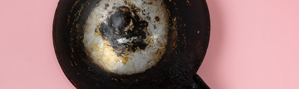 Kaip išvalyti pridegusį puodą: veiksmingiausi metodai ir praktiniai patarimai