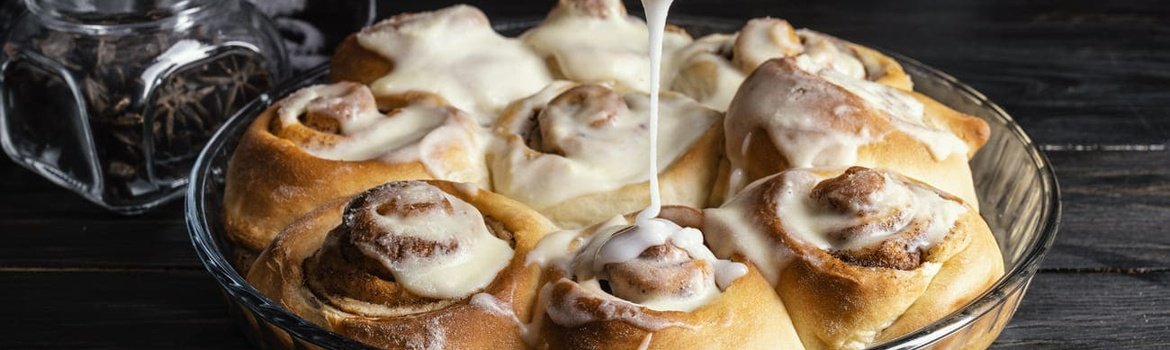 Cinamoninės bandelės su kremu: tikslus receptas ir patikrintos proporcijos