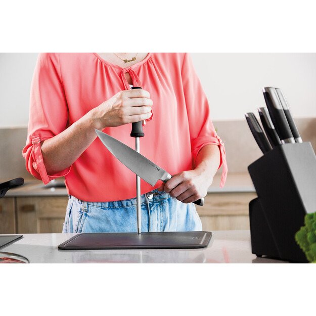 BergHOFF 22 cm peilių galąstuvas - Graphite serija su ergonomi&scaron;ka rankena ir patvariu plieno strypu galandinimui 