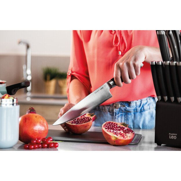 BergHOFF 20 cm šefo peilis - Graphite serija su lenktu galu ir plačiu ašmeniu smulkinimui ir lengvam kapojimui 