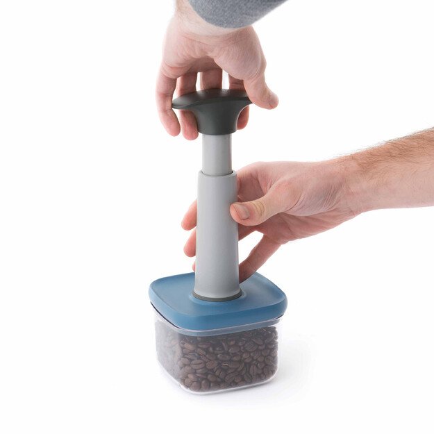 BergHOFF 4 dalių vakuuminių maisto dėžučių rinkinys - sandarios, sukraunamos, su pompa &scaron;viežumui i&scaron;laikyti 