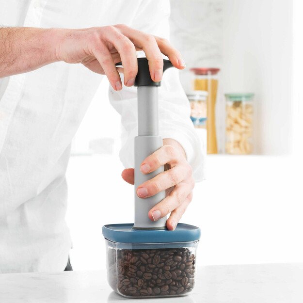 BergHOFF 4 dalių vakuuminių maisto dėžučių rinkinys - sandarios, sukraunamos, su pompa &scaron;viežumui i&scaron;laikyti 